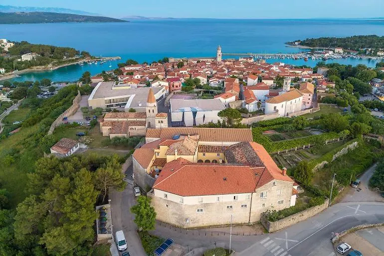 Deluxe Beach Apartments by Traveler Tourist Agency Krk Krk Town