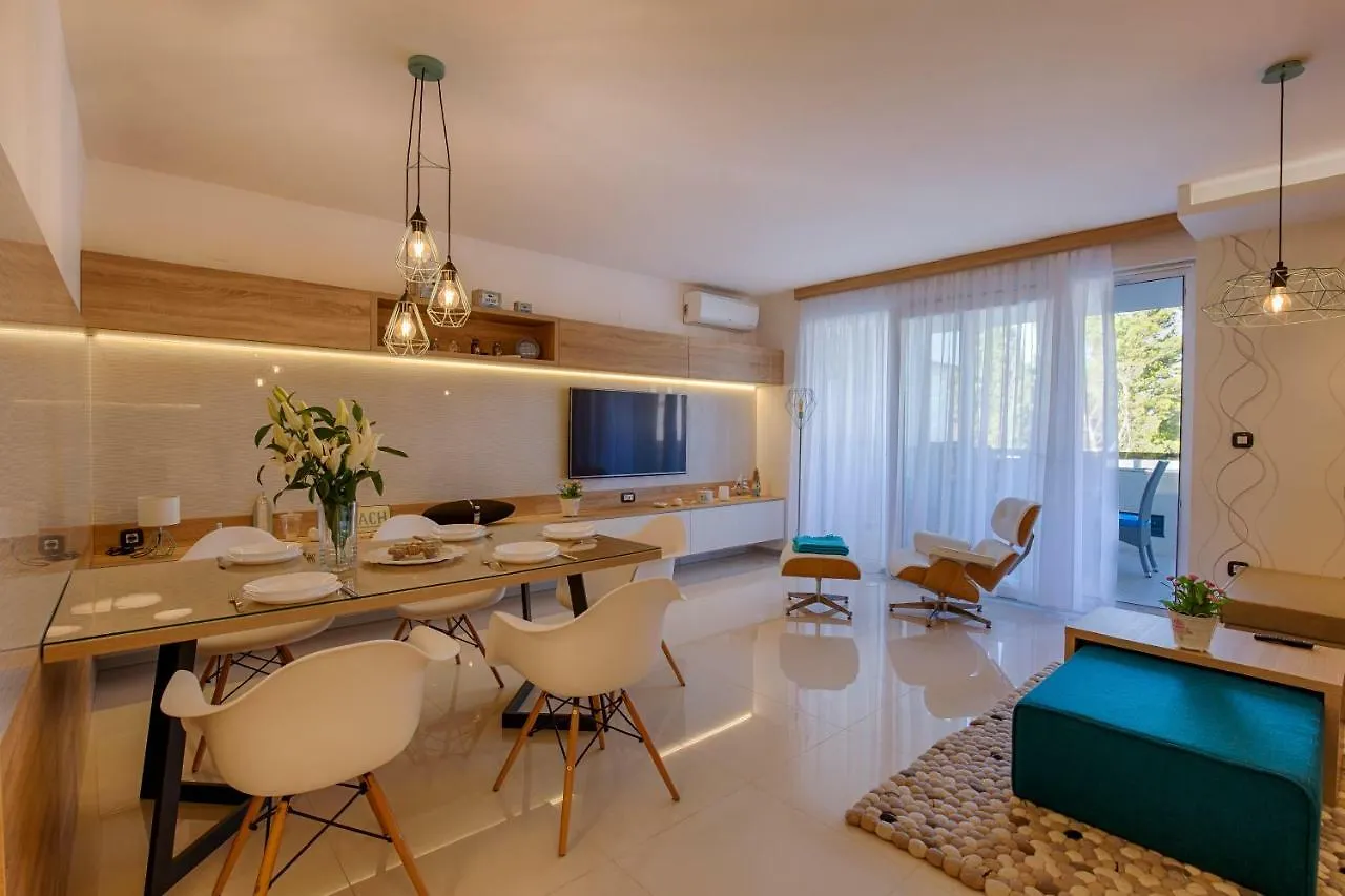 Deluxe Beach Apartments by Traveler Tourist Agency Krk Krk Town