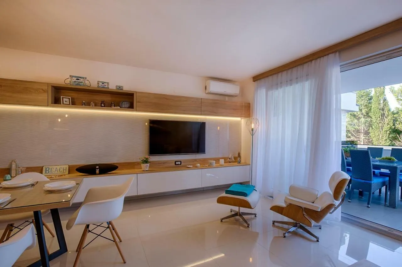 Deluxe Beach Apartments by Traveler Tourist Agency Krk Krk Town