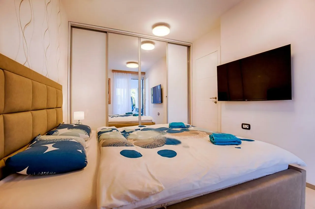 Deluxe Beach Apartments by Traveler Tourist Agency Krk Krk Town