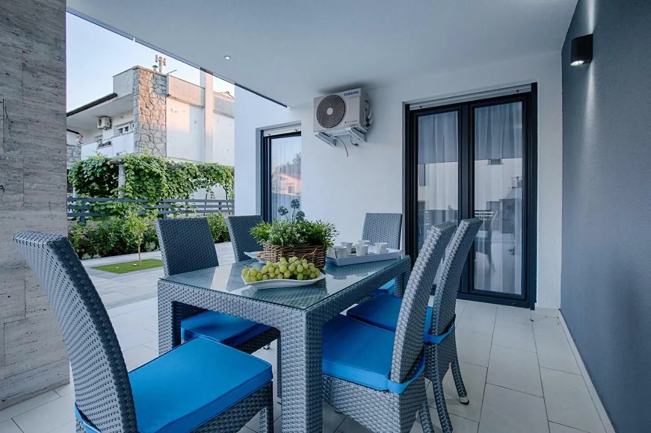Deluxe Beach Apartments by Traveler Tourist Agency Krk Krk Town 0*,